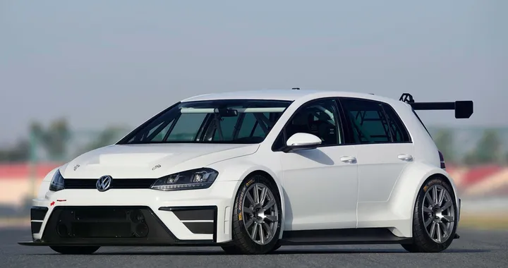 Volkswagen Golf TCR: 330 CV da scatenare tra i cordoli