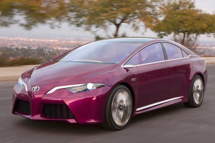 Toyota NS4 Advanced Plug-in Hybrid Concept