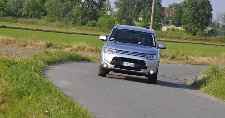 Mitsubishi Outlander PHEV: la prova su strada