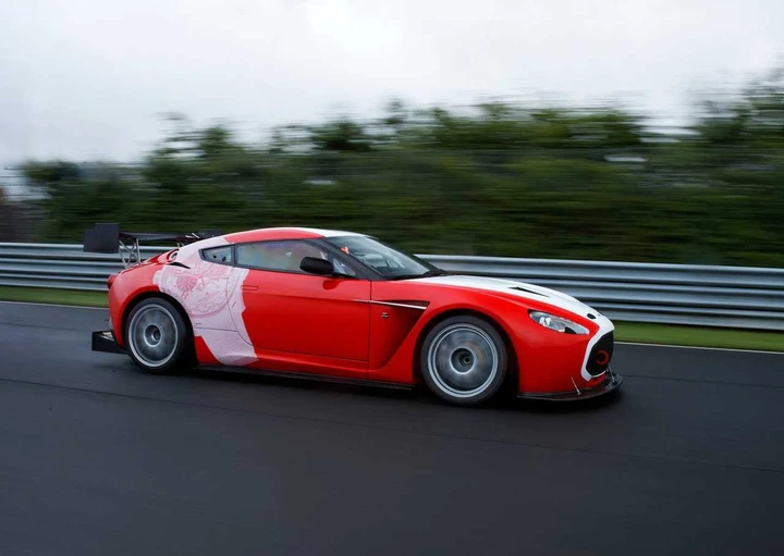 Aston Martin V12 Zagato al Nurburgring