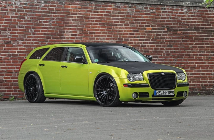 Chrysler 300C Crd Touring by HplusB Design