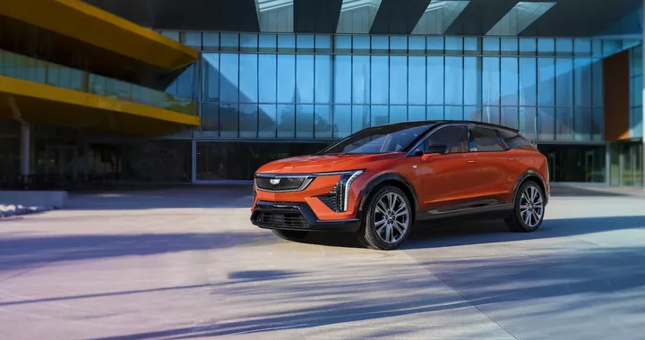 Cadillac Optiq 2025: svelato in anteprima il nuovo crossover elettrico [FOTO]