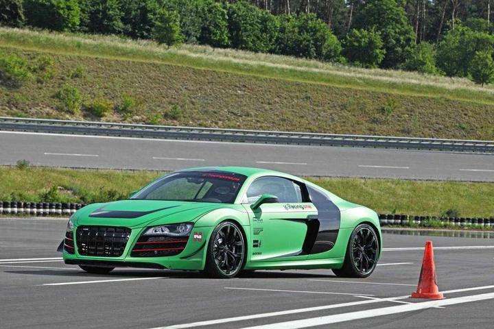 Audi R8 V10 by Racing One