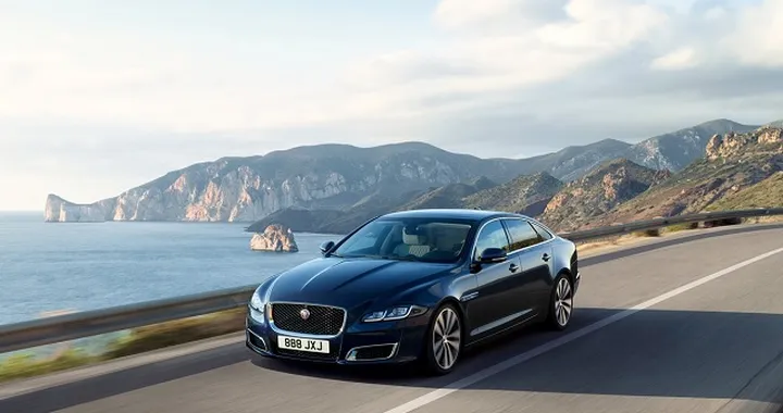Jaguar XJ50: celebra i 50 anni della berlina sportiva