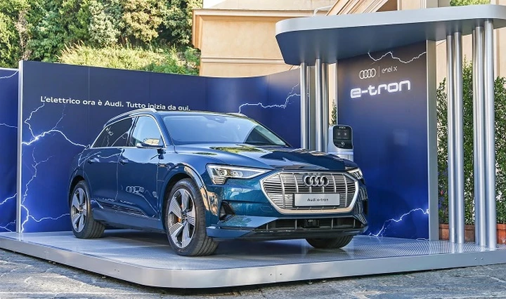 Audi e-tron: accordo fra Audi ed Enel X per la ricarica domestica