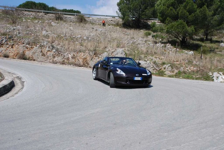 Nissan 370Z Roadster in prova