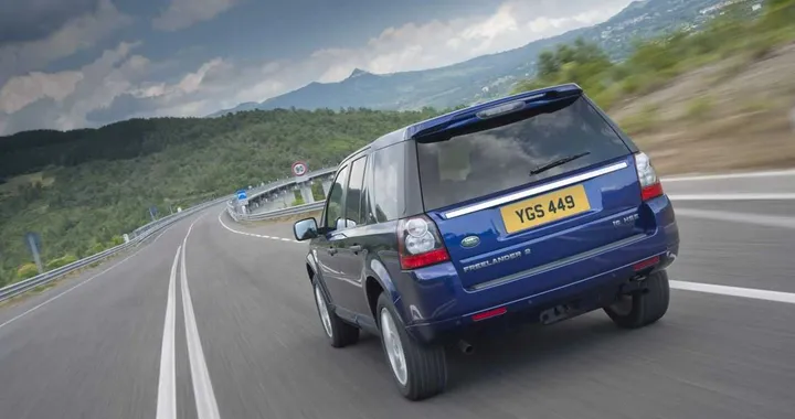 Land Rover: addio alle sigle alfanumeriche