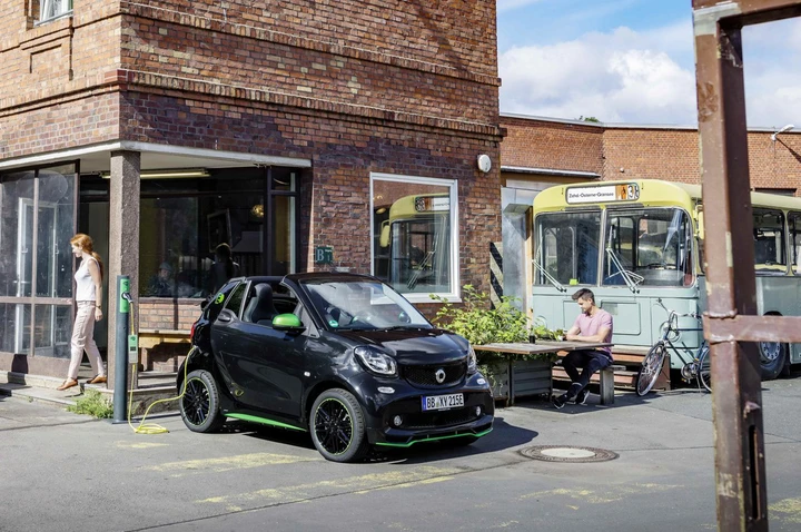 Smart fortwo Cabrio Electric Drive MY 2017: immagini ufficiali