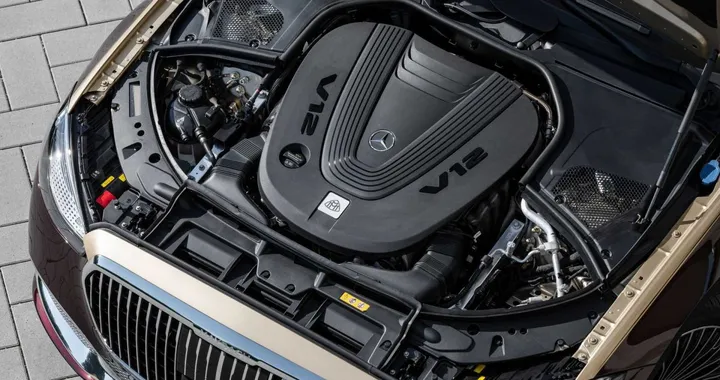 Mercedes sfida il trend: il V12 sopravvive mentre l’elettrico avanza