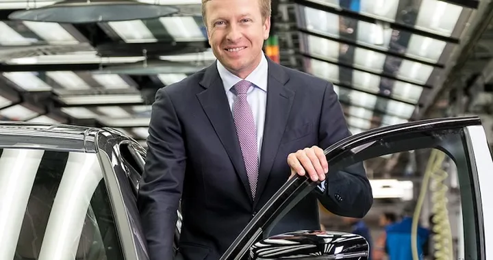 Bmw: Zipse invita i dipendenti a fare meglio di Mercedes