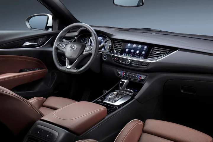 Opel Insignia: con Multimedia Navi Pro è sempre più connessa