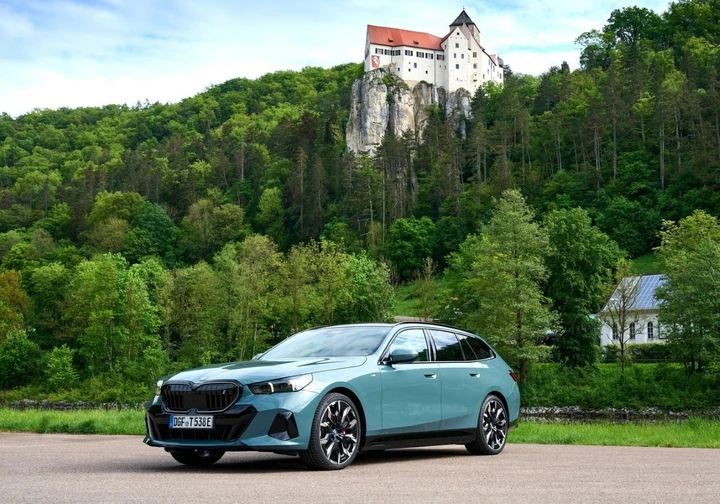 Nuova BMW Serie 5 Touring: disponibile in Italia con le varianti elettriche