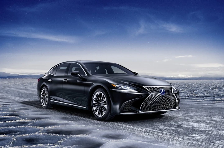 Lexus LS 500h: foto ufficiali