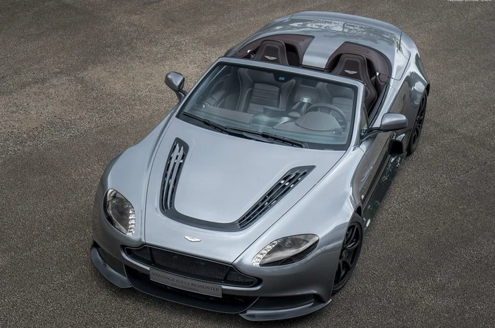 Aston Martin Vantage GT12 Roadster: immagini ufficiali