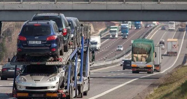 Auto di lusso, fuga verso l'est Europa