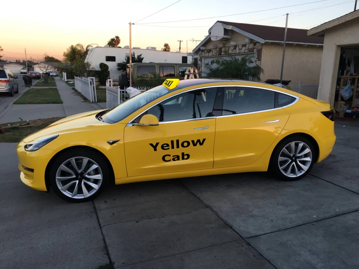 La Tesla Model 3 è il primo taxi elettrico di New York