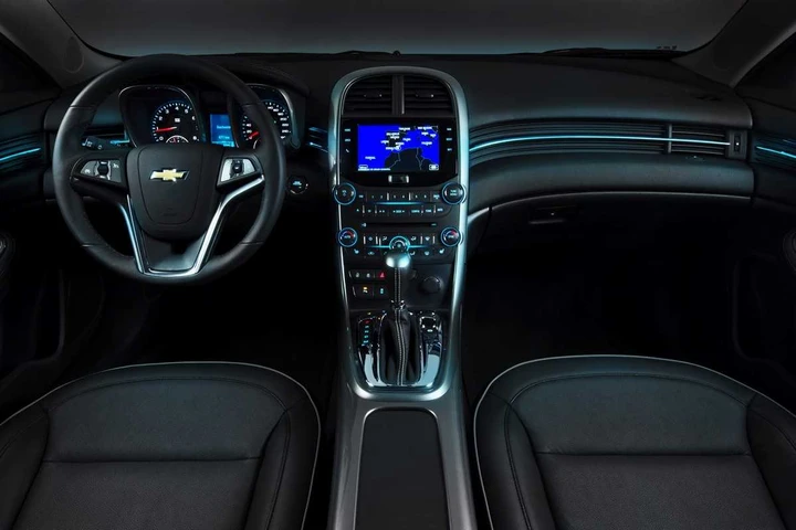 Chevrolet Malibu 2012, interni
