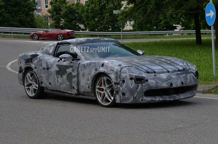 Ferrari Amalfi: sarà svelata i primi di luglio e si mostra in nuove foto spia