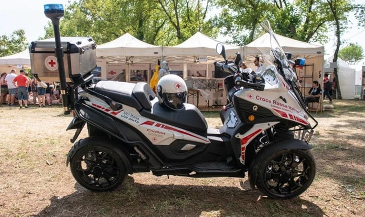 Qooder: il maxi scooter a quattro ruote al servizio della Croce Rossa