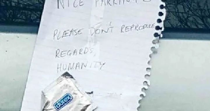 Parcheggia male e trova un biglietto 