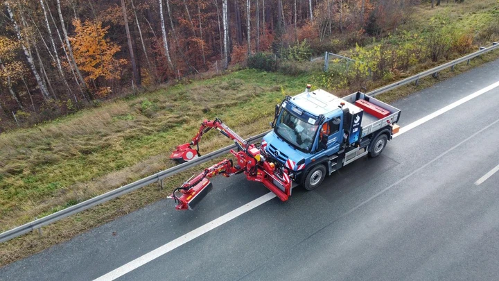 Mercedes Unimog: in test un prototipo con motore a combustione di idrogeno [FOTO]