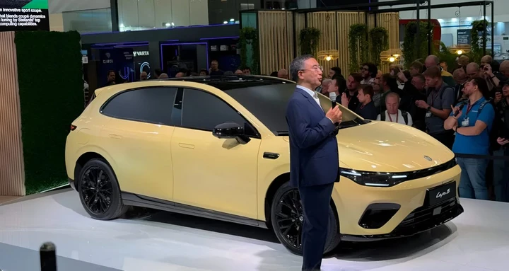 Leapmotor Lafa 5: la nuova hatchback elettrica sfida Volkswagen ID.3