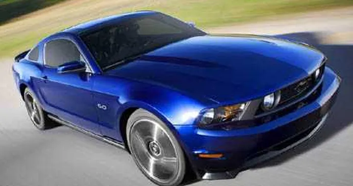 Ford Mustang 2011: al debutto il nuovo V8