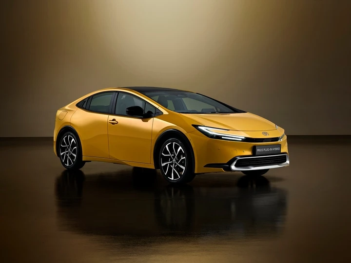 Toyota Prius 2023: immagini ufficiali