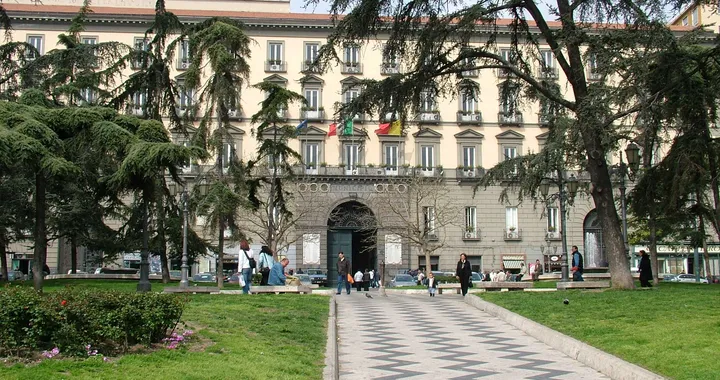 Napoli: auto blu sprovviste di assicurazione