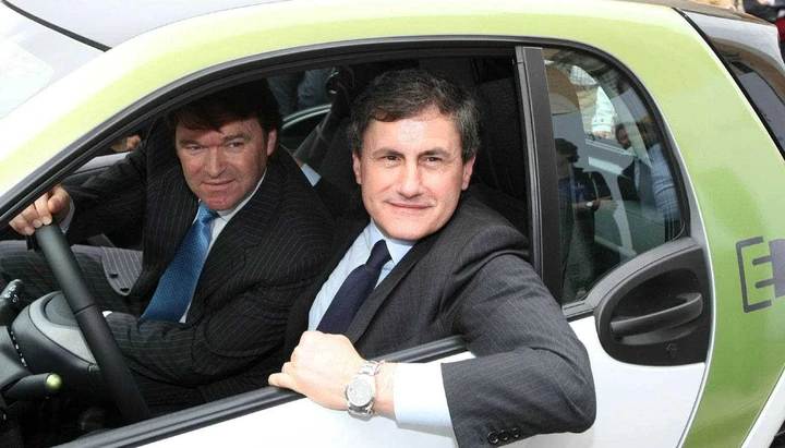 La prima Smart elettrica ad Alemanno