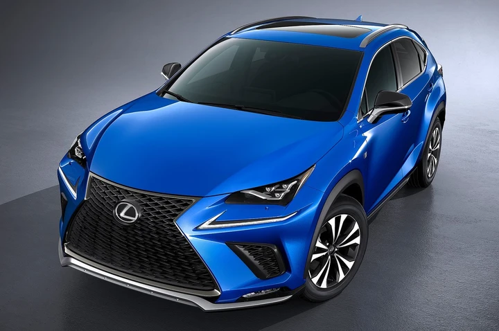 Lexus NX restyling: le foto ufficiali