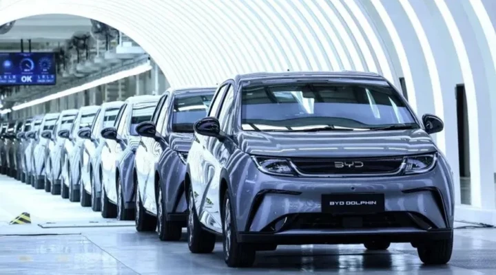 Cina, dal 2027 stop all'esenzione dal bollo per ibride plug-in ed EREV