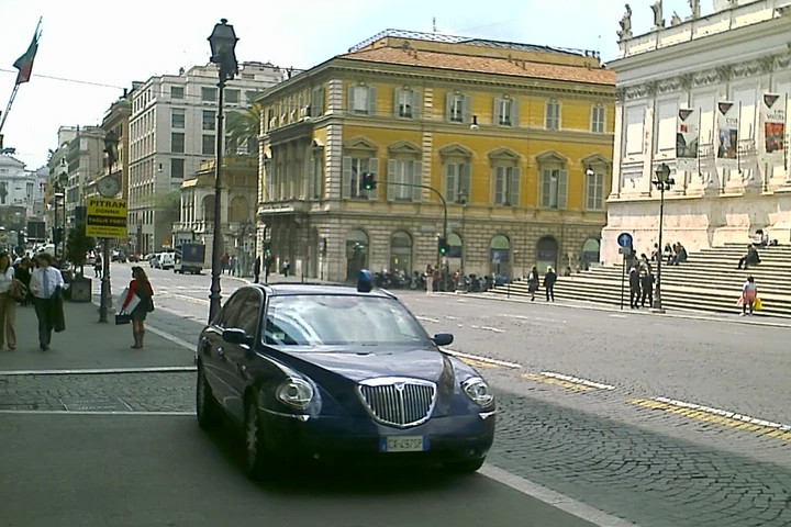 Auto Blu: Renzi ne vende 170, ma ne compra 1100 nuove