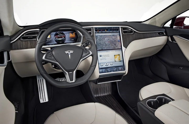 Tesla: hacker 