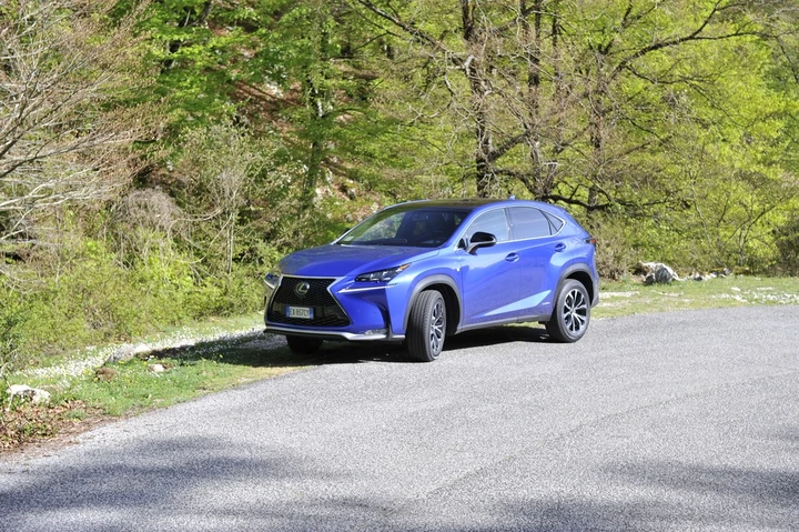 Lexus NX F-Sport: la prova su strada