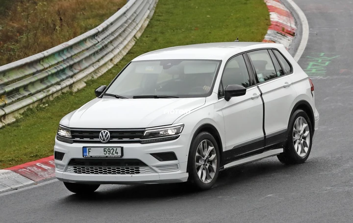 Skoda: le foto spia dell'inedito SUV elettrico