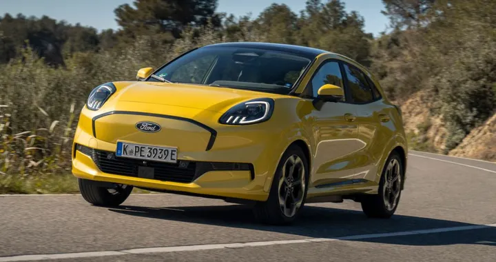 Novità Ford Puma Gen E 2026: autonomia oltre 400 km e BlueCruise