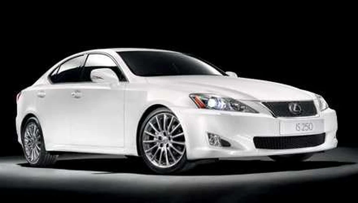 Lexus IS, 2500 richiami a causa dei tergicristalli