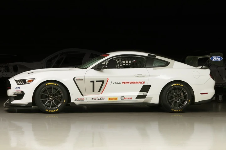 Ford Mustang Shelby FP350S: la muscle car scende in pista