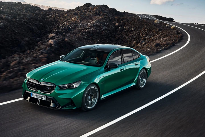 Nuova BMW M5: ibrida da 727 CV di potenza