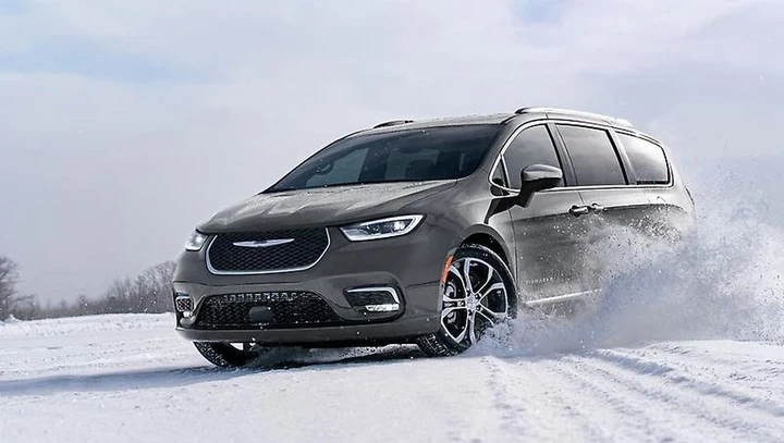 Chrysler Pacifica 2024: partita la produzione del popolare minivan