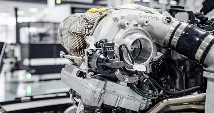 Mercedes-AMG: i segreti del nuovo turbo elettrico