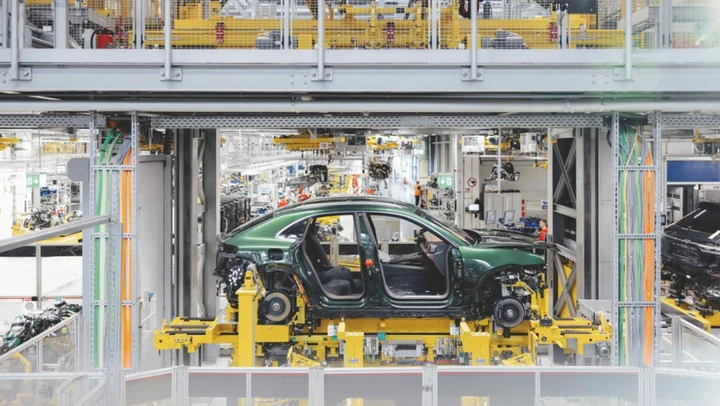 Porsche accelera sulla sostenibilità con il riciclo delle batterie
