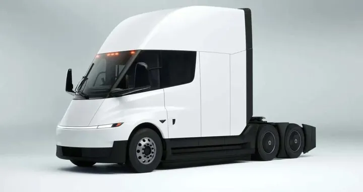 Tesla Semi, nuova batteria e autonomia record per il camion elettrico