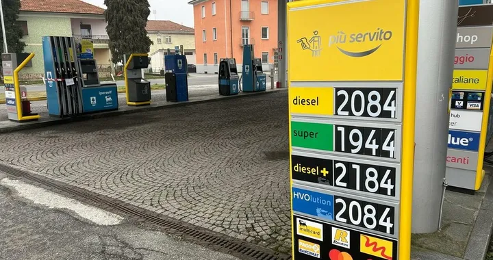 Meloni promette più tasse alle aziende che speculano sui carburanti