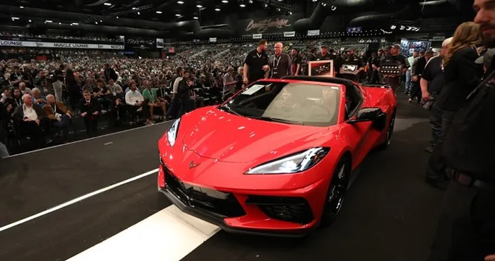 Corvette Stingray, è già record: venduta all’asta per 3 milioni di dollari