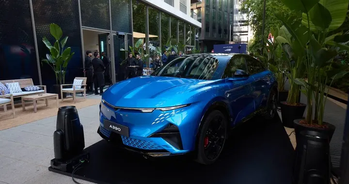Alpine A390 2026: fastback elettrica da 470 CV alla Design Week