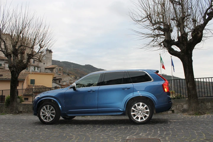 Volvo XC90, la prova su strada