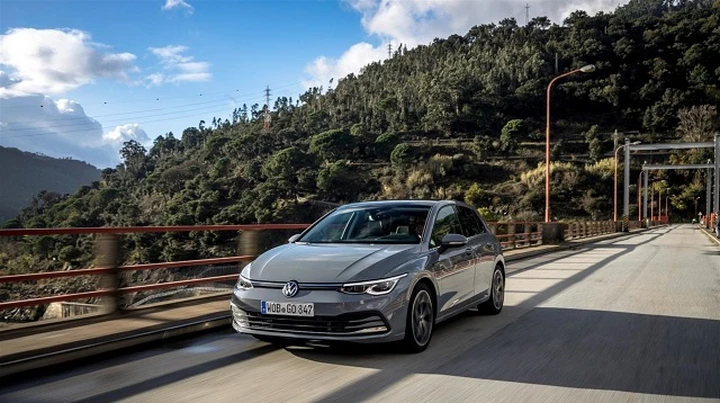 Volkswagen Golf 8 TGI: allestimenti, dotazioni e prezzi