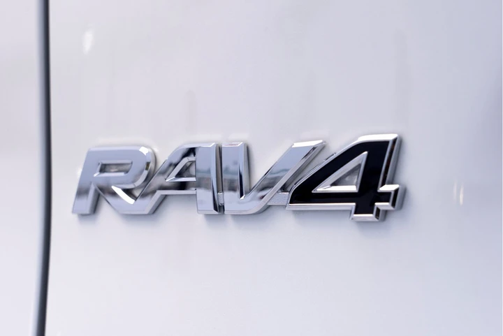Tutte le novità su RAV4, il Model Year 2023 di Toyota